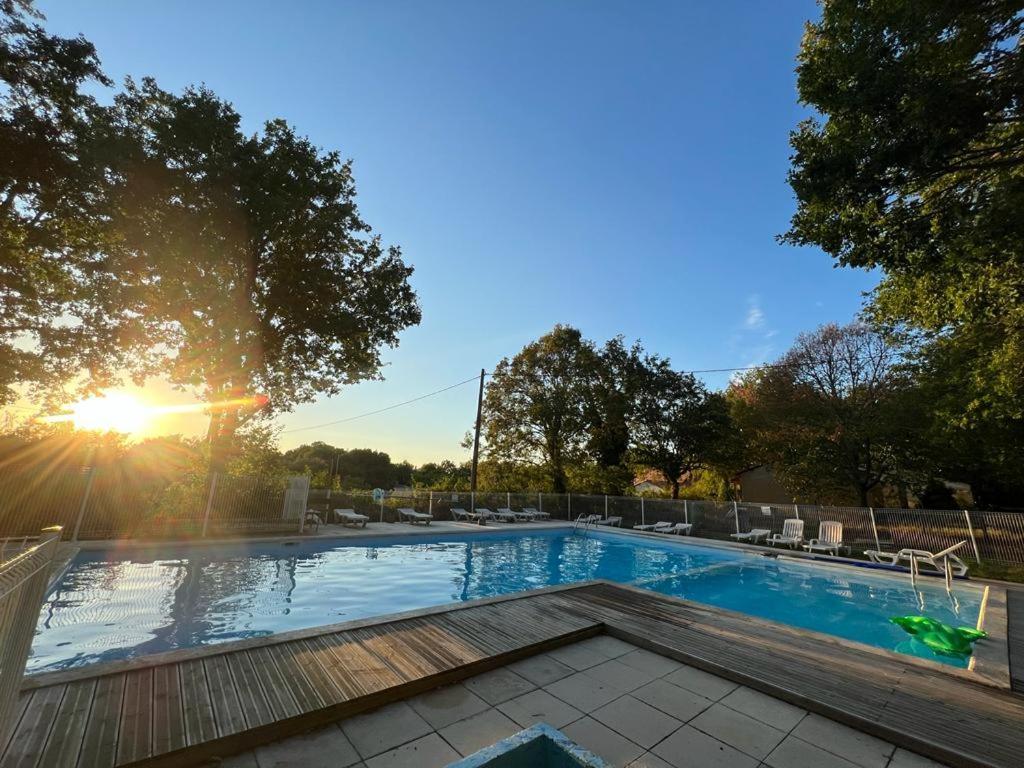 8-Gite 5 Personnes Avec Piscine Saint-Aubin-de-Nabirat Exterior photo